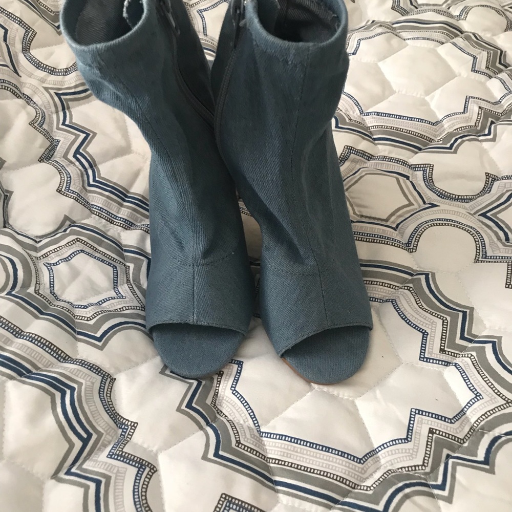 Denim with gold heel .. super cute